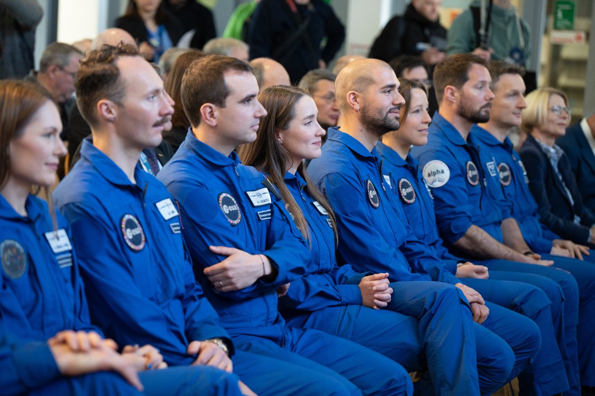 ⏯️ Catch the replay of the #ESAastro2022 graduation ceremony 🎓 Relive the excitement and celebrate their incredible journey to becoming fully-certified astronauts 👩‍🚀👨‍🚀 #TheHoppers 👉 esa.int/ESA_Multimedia…