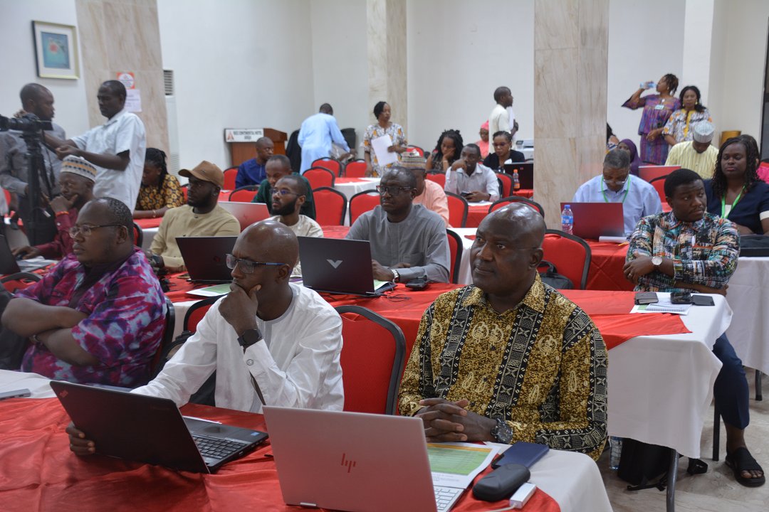 AgrhymetInfos's tweet photo. Ce matin à Abuja, le Directeur Général de l’Agence de Météorologie du Nigéria, le Prof. Charles Anosike, a lancé les travaux du pré-forum sur les Prévisions Saisonnières des caractéristiques agro-hydro-climatiques de la saison des pluies #PRESASS - Édition 2024 https://t.co/ZKPaDGuyXi