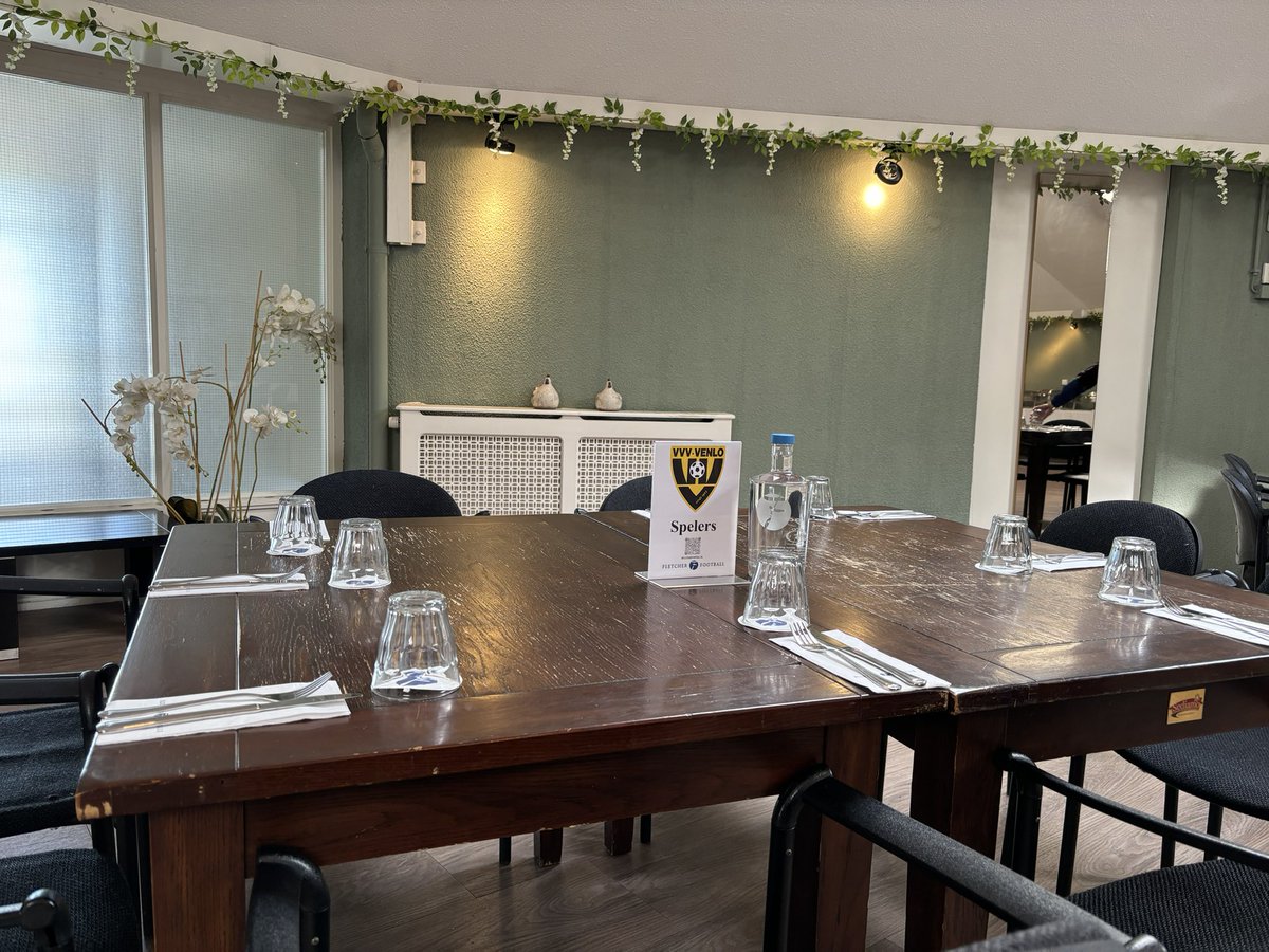 FletcherFootbal's tweet photo. @VVVVenlo neemt het vanavond om 20.00 uur op tegen Jong AZ. 

Fletcher Football verzorgd in samenwerking met Fletcher Hotel-Restaurant Spaarnwoude de wedstrijdvoorbereiding van de club uit Venlo ⚽️

#jazvvv #spaarnwoude #keukenkampieondivisie #venlo #afastrainingscomplex #aftrap https://t.co/W4XmndUOAt