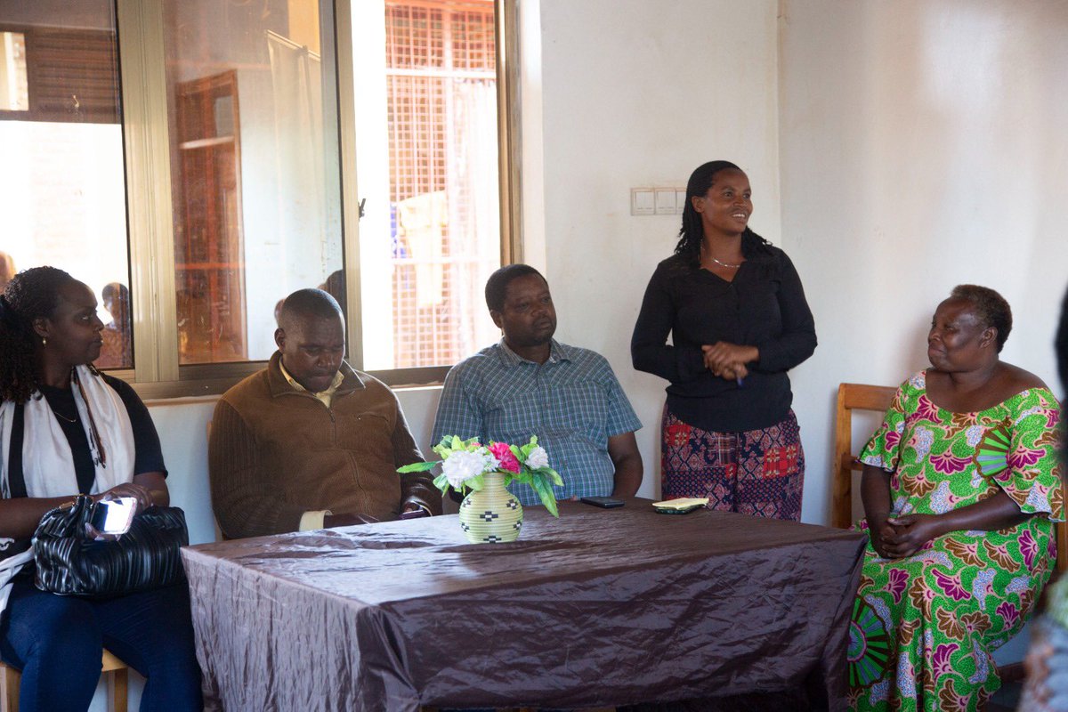 following week, we received 20 women coffee producers from the Ejoheza women’s group under the KOPAKAMA
a coffee growers cooperative from the western province of Rwanda. @RutsiroDistrict @Naturland_eV @RwandAgriExport