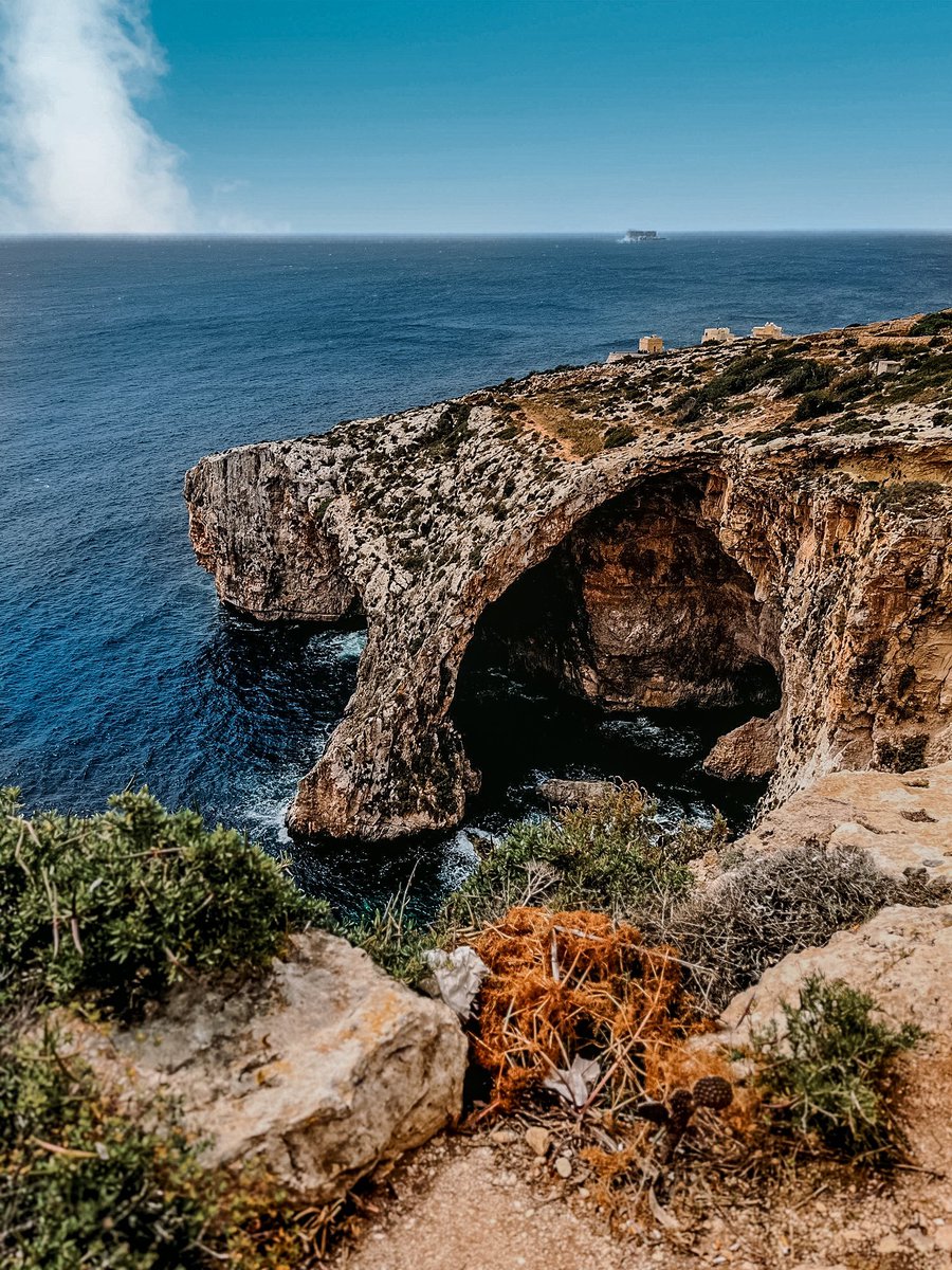 One of the most stunning coastlines I’ve seen in Malta so far I have no words 📍Blue Grotto, Malta #visitmalta #bluegrotto #visiteurope