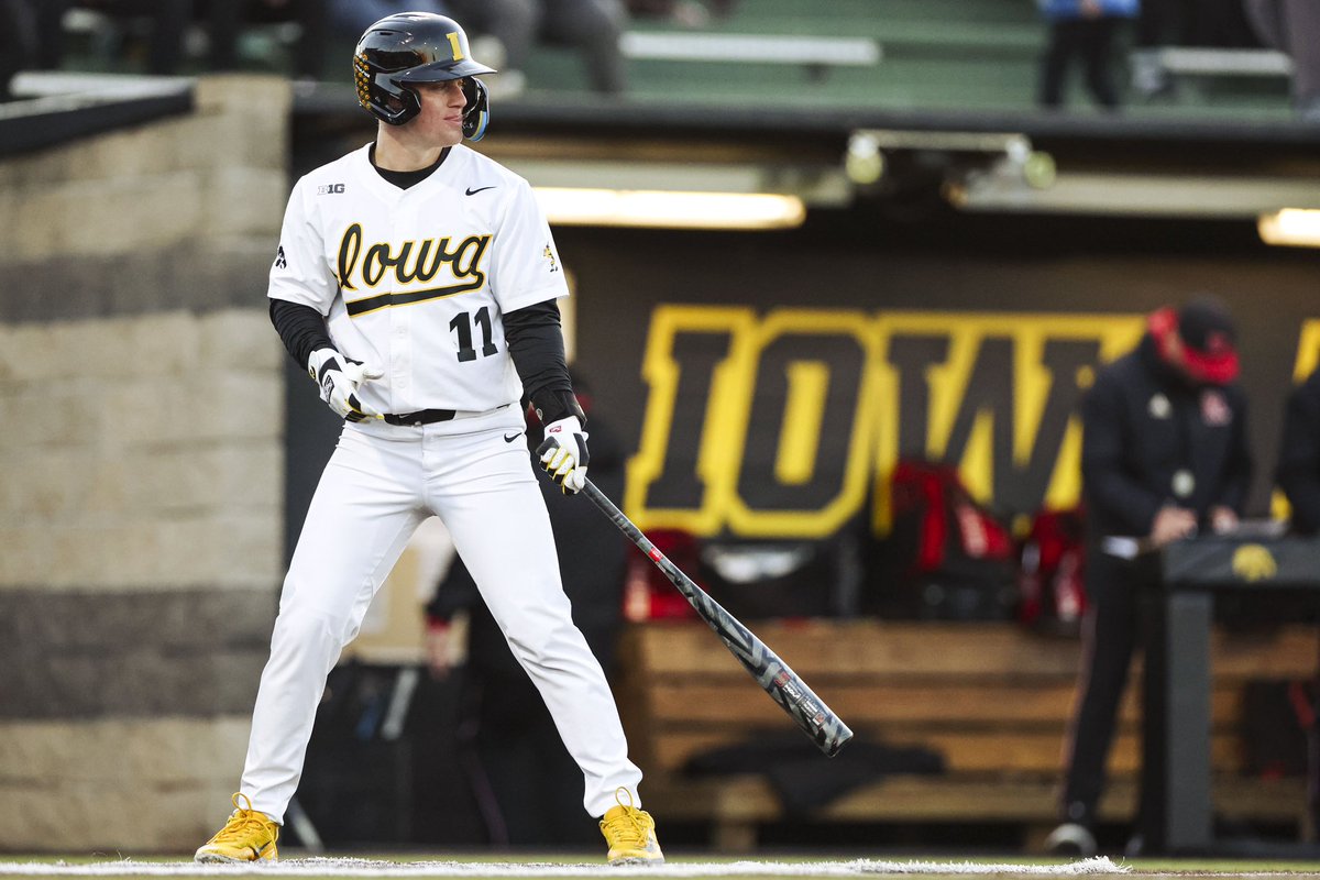 📸 Highlights from the @UIBaseball sweep vs Rutgers this weekend 🧹