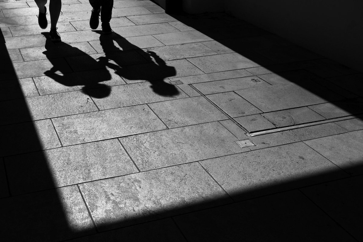 Couple in shadow geometry -Vienna, Austria 2024
#ThePhotoHour #blackandwhitephoto #blackandwhitephotography #streetphotography #streets #streetshot #streetlife #photography #photooftheday #streetphotographer #urbanphotography #bnw