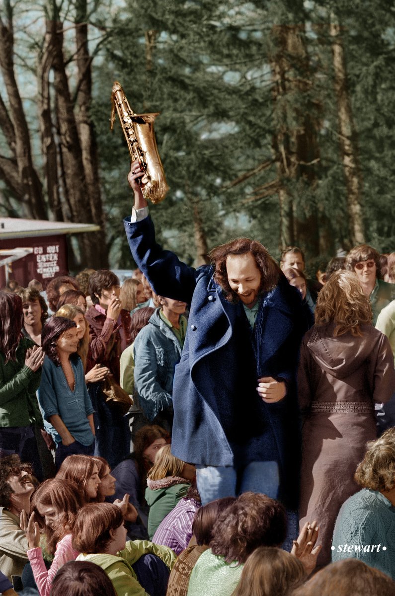 The 1973 Easter Be-in was held at #StanleyPark on April 22. The Sax Man shown in Bruce Stewart's photo is Ross Barrett. Ross played with Mock Duck and Sunshyne with Bruce Fairbairn and drummer Jim Vallance #everyplacehasastory #vancouverexposed #westend
evelazarus.com/the-stanley-pa…