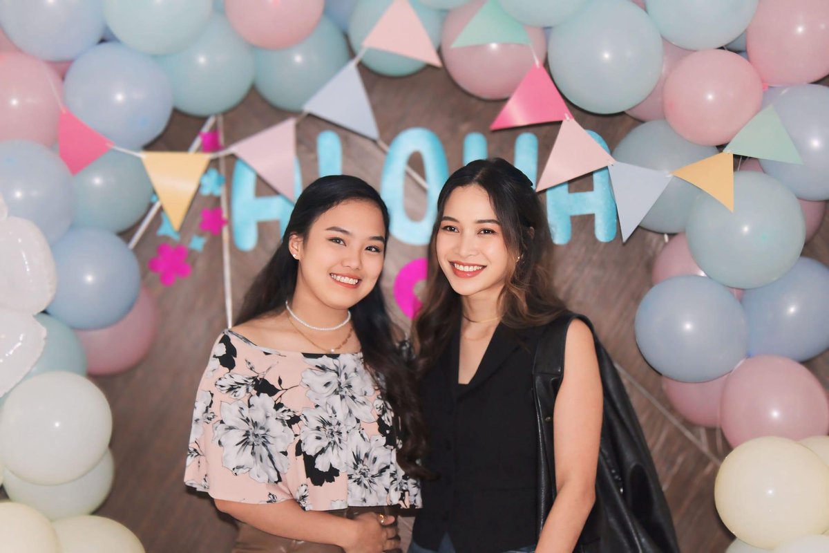 DxJonaxx's tweet photo. I told myself that I'd never be a fan girl because I'd be insane and obsessed, but what was that again? 

The 2014 me would never expect to see you beside me, and here I am😩🤍 just can't believe it

#JSLMetroManilaGMU2024 https://t.co/61snWNSHkR