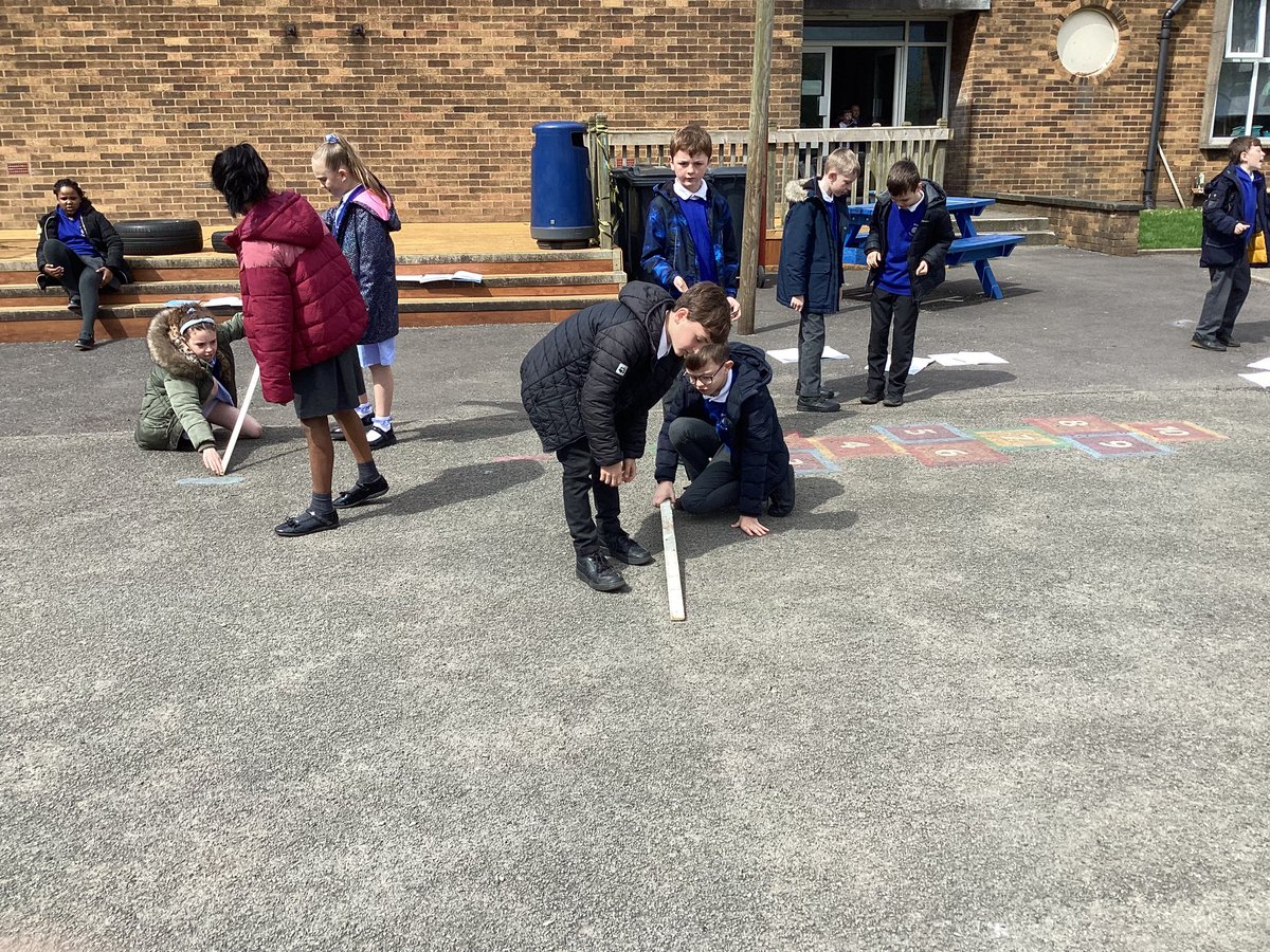 PCPPenguins's tweet image. 4DJ have enjoyed beginning our units of measure work. We have been estimating and then measuring how far we can throw. #pcpmaths