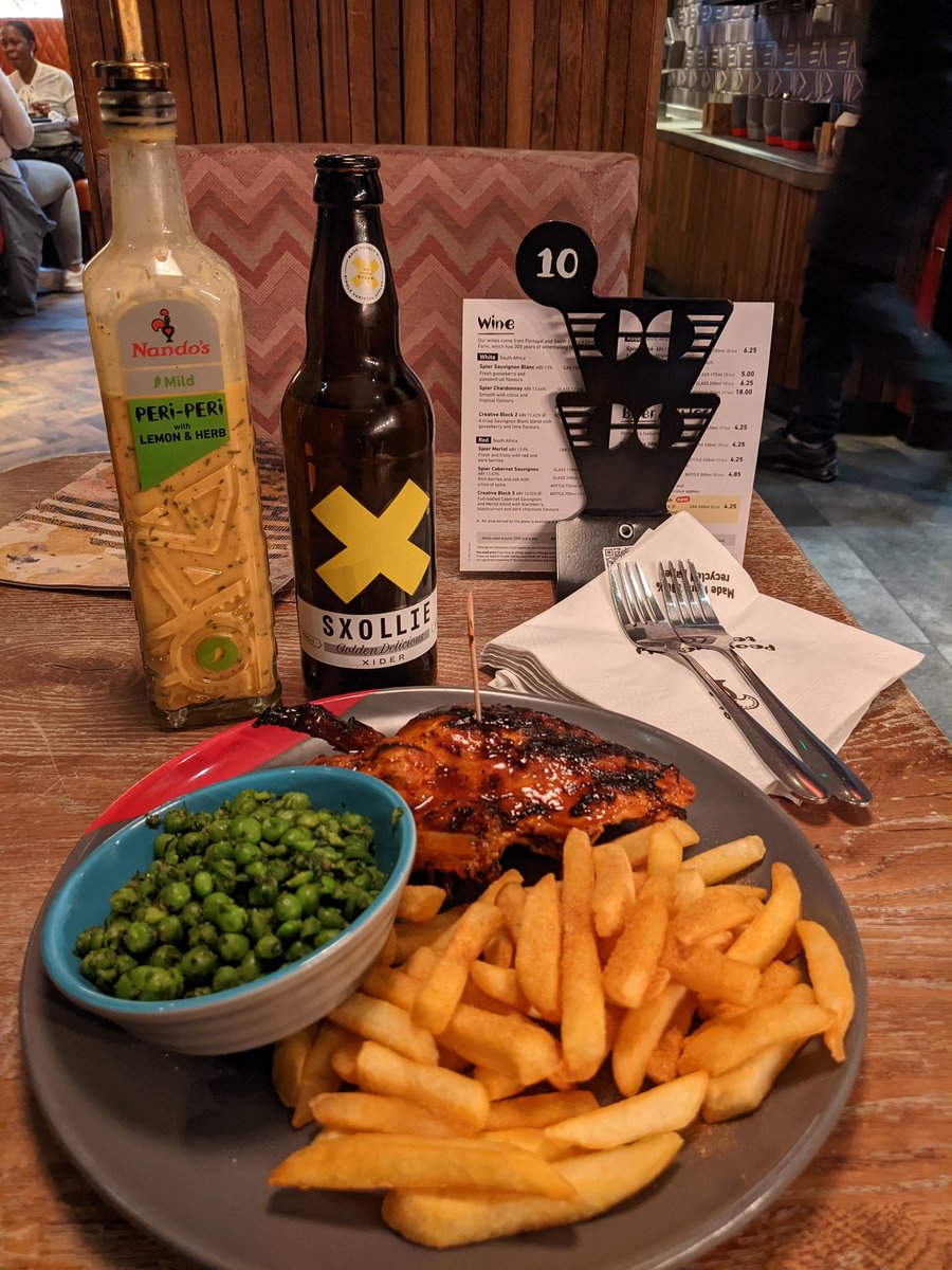 #Nandos223 Bromley Widmore Street. The food is actually hot this time, service was 10x better, food was a little slower coming out but the atmosphere here is so nice. Sitting by the kitchen and it smells lovely 😍🌹