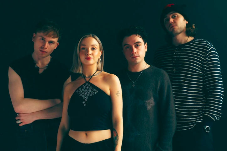 Rock Sound tweet media