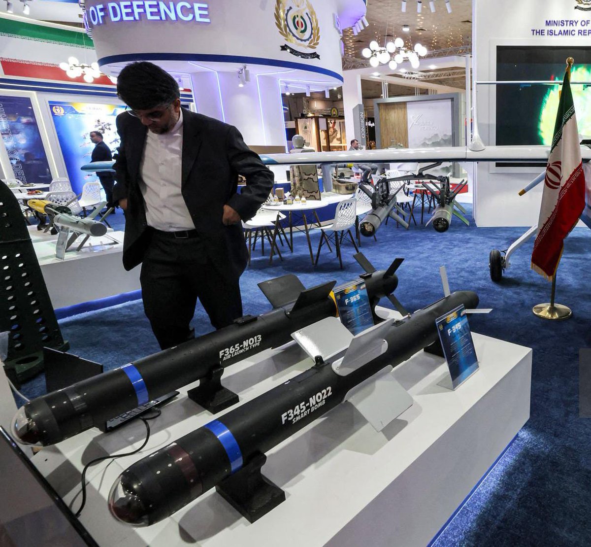 Iranian F-365-NO13 and F-345-NO22 smart bombs displayed at #IQDEX2024 in Baghdad, Iraq. 🇮🇷🇮🇶