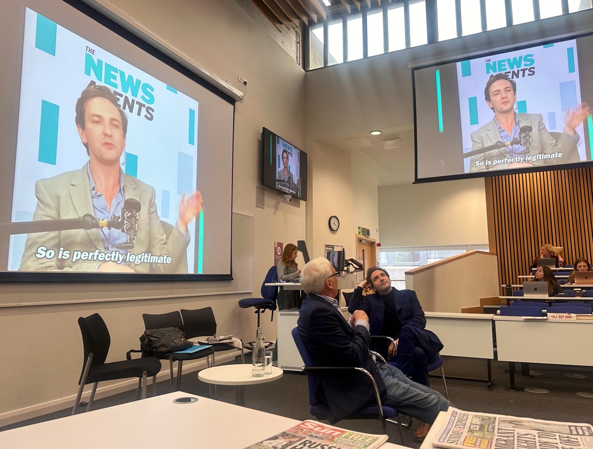 Wonderful to host @lewis_goodall at @cityjournalism today to speak to our (fascinated) students about the art of political journalism & podcasting - how it can be harder than TV - and why Liz Truss always pulls a big audience… @TheNewsAgents