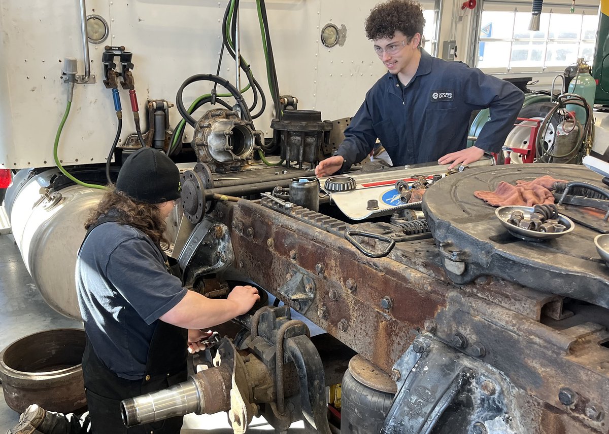 It's a beautiful Monday and our @CapRegionBOCES  students are hard at work repairing cars and trucks, building websites and fixing parts.

@BOCESofNYS @NYSEDNews @capregchamber @CEG_NY