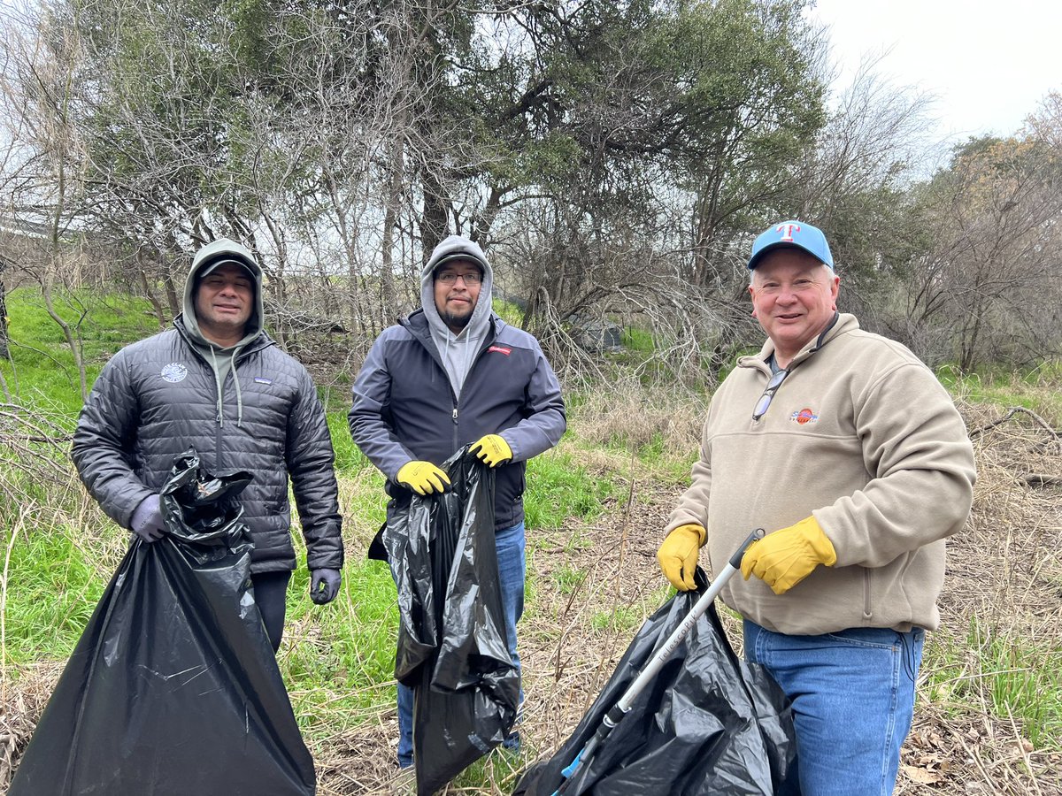 At Silver Eagle Beverages, we're proud to do our part to help keep the 🌎 clean. Thanks to our employees &amp; their families who helped cleanup &amp; protect San Antonio's waterways at the 29th annual <a href="/BasuraBash/">Basura Bash</a> hosted by River Aid San Antonio back in February! 
#EarthDay #RiverAid