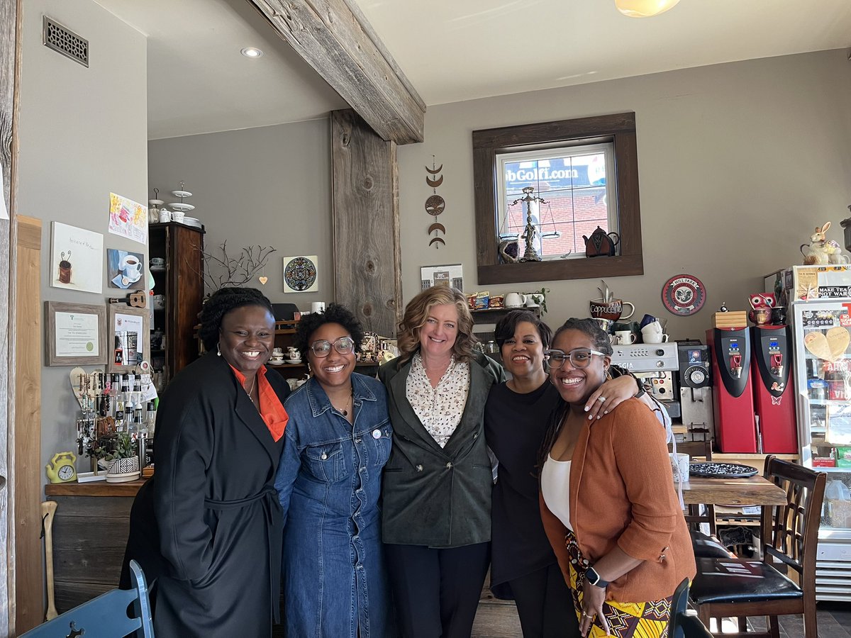 Welcomed the Honourable Minister @MarciIen to Hamilton Mountain this morning. Kicked off the day at local women-owned business Lukaya Cafe, chatting with @Lohifa and BLK Owned about black women entrepreneurs, business development opportunities and community support.