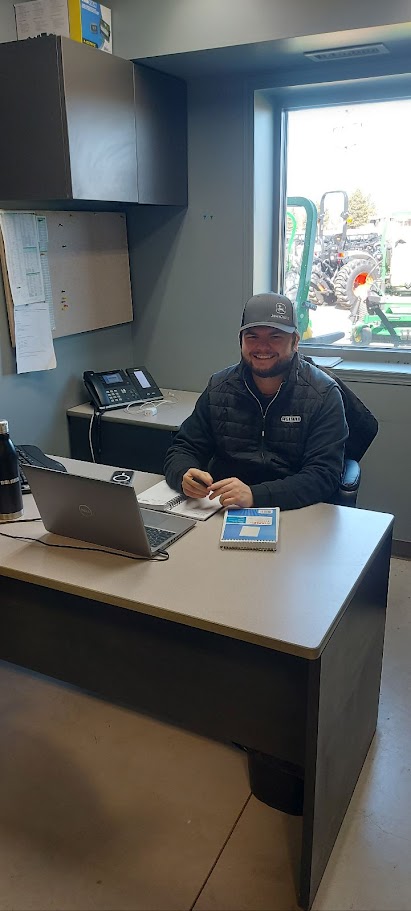 We are pleased to announce that Colton McLean has joined our Ag Sales team. Colton will be responsible for the south territory in St. Paul which includes areas south of St. Vincent, St. Paul, Elk Point, and Two Hills.
Welcome to the team Colton! #newhire #welcome #agsales