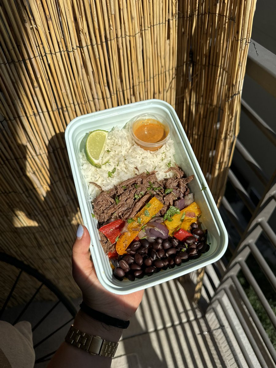 GraceMaser's tweet photo. Meal Prep Monday 😋🩷🥗

*only using plastic bc this was for a giveaway winner https://t.co/Y751kSf4HD