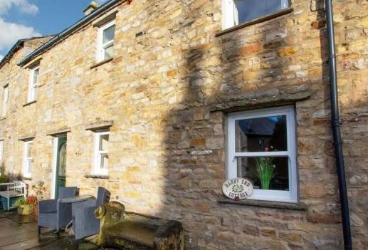 ⭐ Self Catering North Yorkshire ⭐ Book a stay at Nanny End Cottage, a charming self-catering holiday home offered by Askrigg Farm Cottages in the heart of North Yorkshire. 🏡 Self Catering aroundaboutbritain.co.uk/NorthYorkshire… #Askrigg #Leyburn #NorthYorkshire #England #Holiday