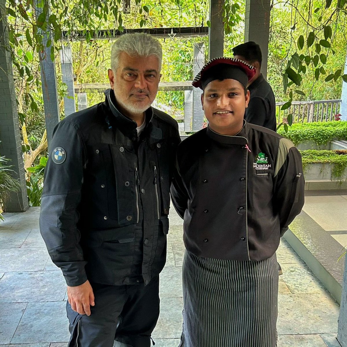 TrollywoodX's tweet photo. Thala smartu 🤩

#VidaaMuyarchi https://t.co/K6YZeRmL7A