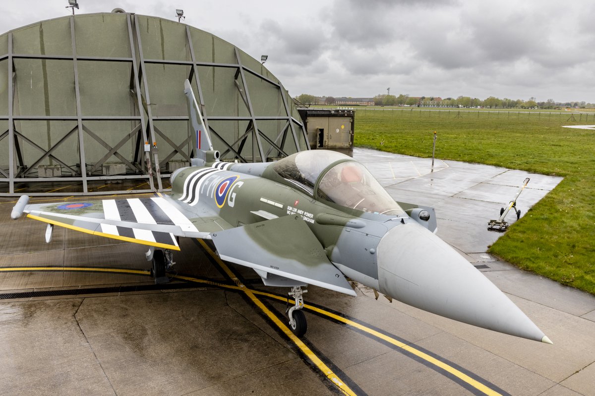 The @RAFTyphoonTeam have revealed the newly painted display aircraft for the 2024 display season @RAFConingsby.

The aircraft paint scheme includes features commemorating D-Day, with 2024 being the 80th anniversary of the Allied invasion.

#DDay80

More 🔗 ow.ly/fIfB50Rljsm