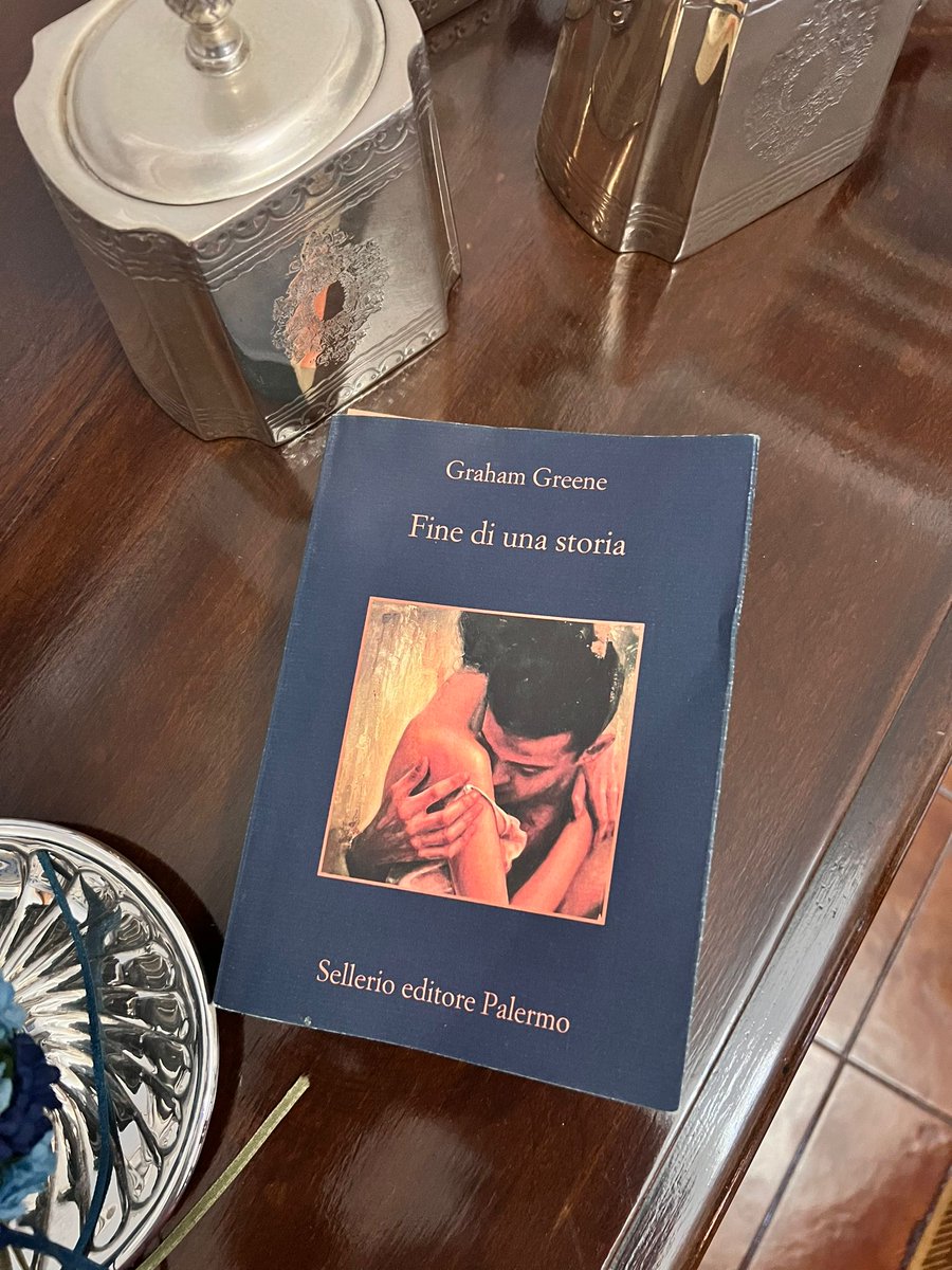 Carissime amiche e carissimi amici de #ILibrofili, per un nuovo appuntamento de #IClassiciDelLunedì, @MinervaArmata propone la lettura di 'Fine di una storia' di Graham Greene.