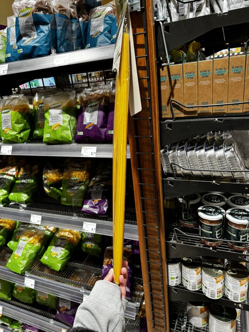 who buys the long spaghetti https://t.co/ADg19rt347