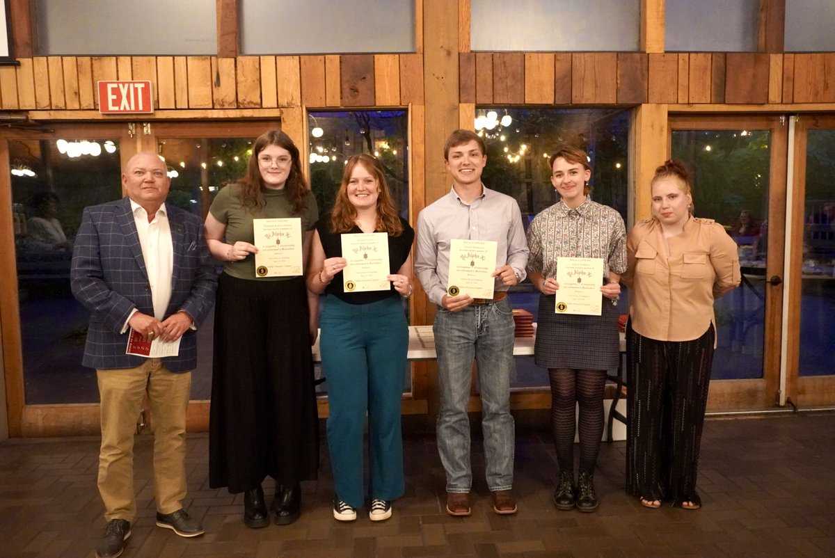 Here is a recap of our Horticulture Entrepreneurship Lecture Series event last week! Congrats to all of our student award winners! Also thank you to Mark Cain, and his team from Dripping Springs Garden for attending and presenting! #horticulture #uark #bumperscollege