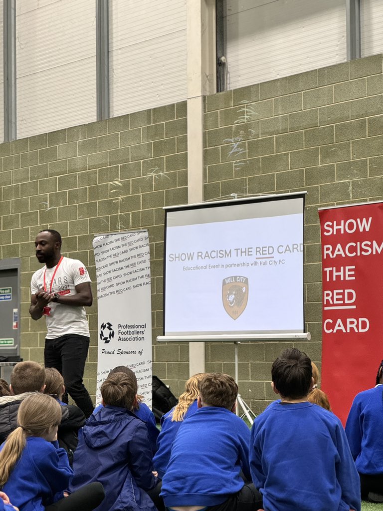 We dedicated all our #ShowRacismtheRedCard events today to #StephenLawrence. #StephenLawrenceDay #MUFC @ManUtd @HullCity @MU_Foundation @SethJoez @PFA @richard_offiong @tigerstrust