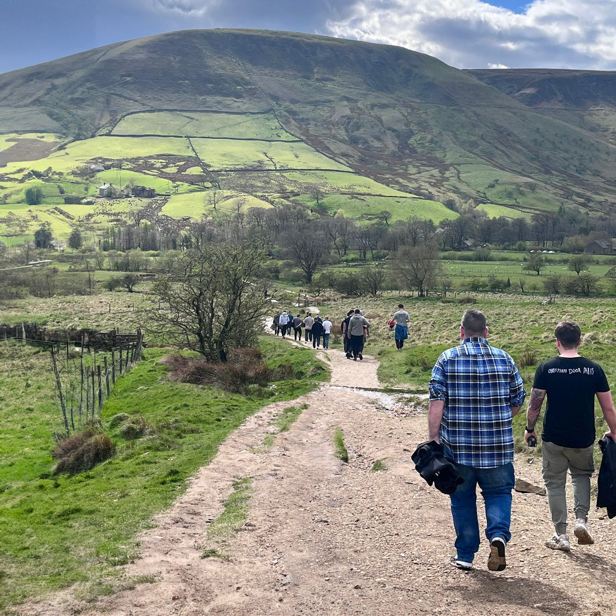 PikcellsUK's tweet image. We know that strong #Teams are built on #SharedExperiences &amp;amp; mutual support, so last week we traded our desks for hiking boots &amp;amp; ventured into the #PeakDistrict, treking a section of the #PennineWay + a few pub-based pitstops, before circling back for evening of games &amp;amp; laughter.