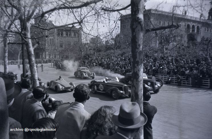 rqeologiamotor's tweet photo. Circuito de Montjuïc, año 1948, Gran Carrera de Turismos organizada por @24HPMB. Sólo había 5 negativos en el sobre, pero vaya negativos... https://t.co/Qiwtcytz1D