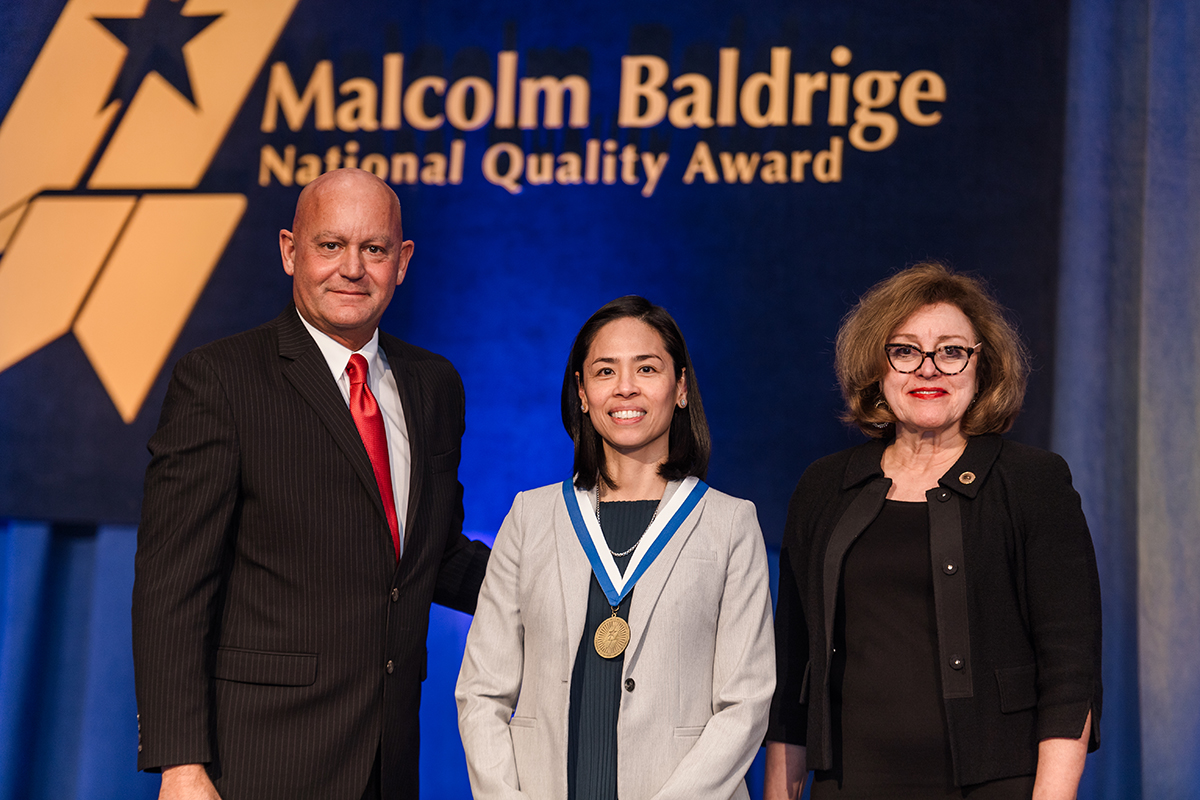 Here's Ms. Chua receiving her award from Foundation President and CEO Al Faber and Board Chair Dr. Kathryn Eggleston. Congratulations! ow.ly/X28x50Rllvt