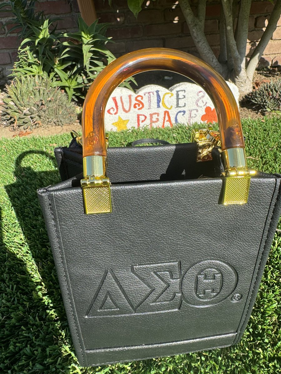 Geesmom2's tweet image. ❣️The April Theme is Chosen, Anointed, &amp;amp; Equipped.  Varsity Midi Dress &amp;amp; Delta Sigma Theta Shield Handbag So cute!!!  ΔΣΘ ΔΣΘ ΔΣΘ #deltaboxbrandambassador #deardelta #deltabox #blessed #oooop #trunkup #fortitude #divas #devastatingdivas #redandwhite #dsttakeover #dst1913