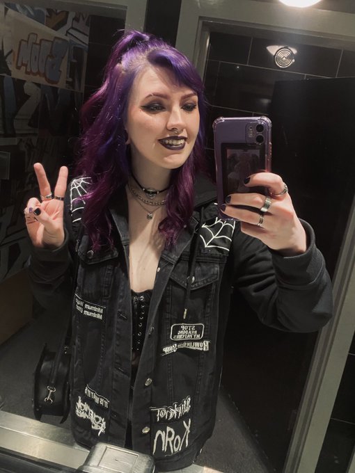 selfie from my night out in Camden 🕸️🖤 https://t.co/ezOOiemjnZ