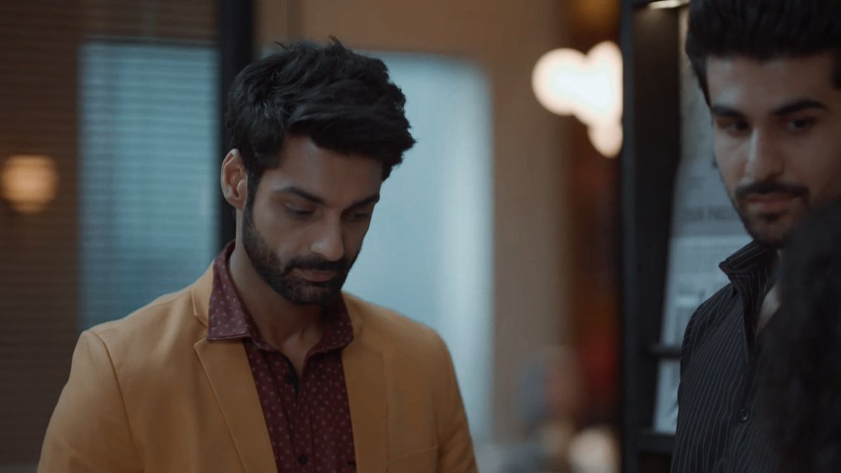What I liked about this scene was that Virat knew he had wronged Rumina and had the guts to own up to it and apologize for it. He did so in front of the entire staff, and he apologised in front of the entire staff, too. 

#KaranWahi | #RaisinghaniVsRaisinghani