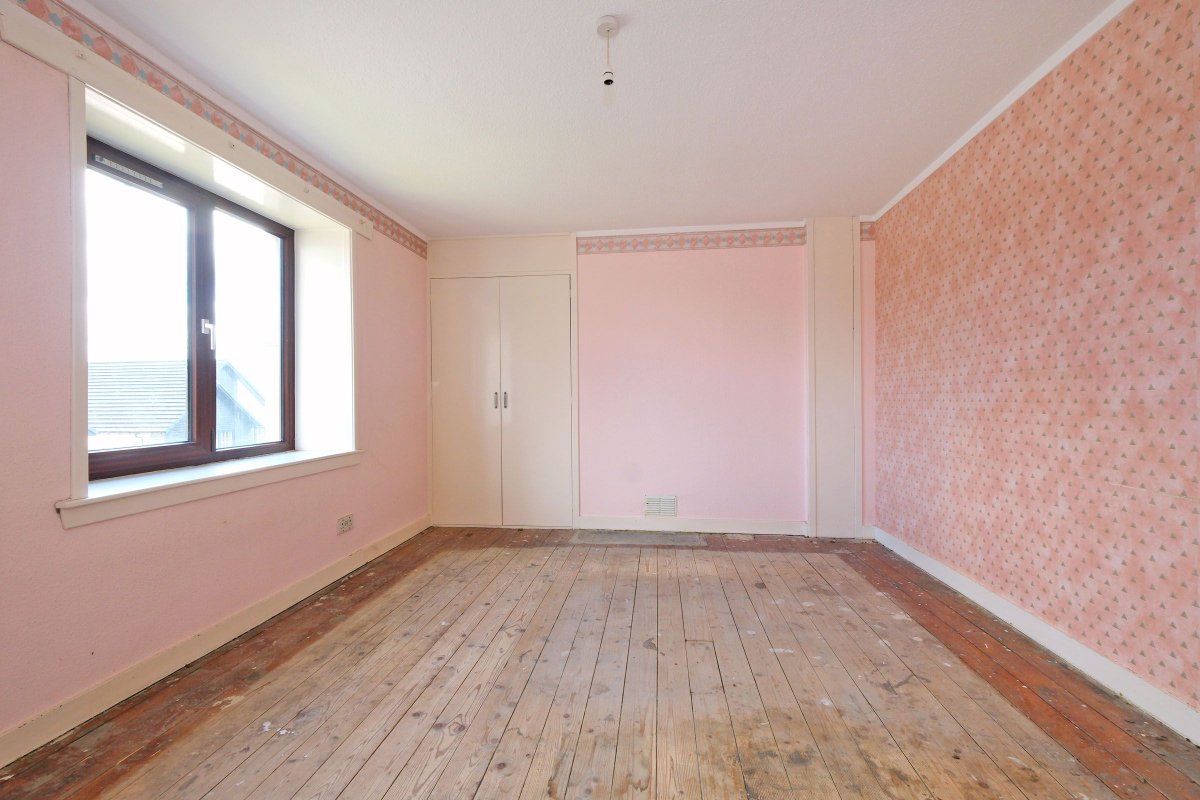 For Sale - 3 bedroom semi-detached dwellinghouse situated on a spacious plot within walking distance of Alford town centre. While in need of some modernization and upgrading the property would make an ideal family home - 7 Montgarrie Road, Alford 

buff.ly/3xUlQ1o