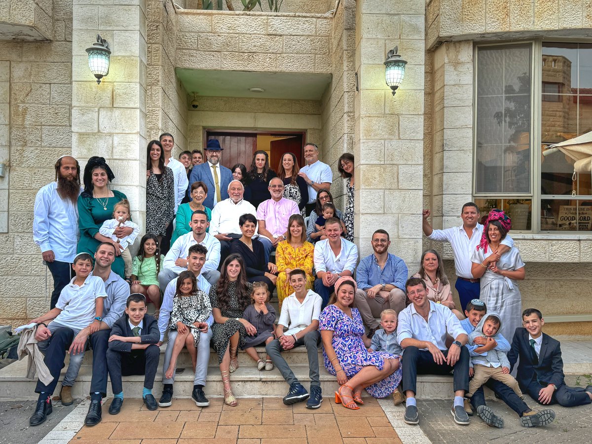 As papa bear likes to say, “The whole fam damily!” Chag Sameach from the Fulds. It’s been many MANY years since we were all together for a holiday. Thank you, Hashem. ❤️🙏🇮🇱✡️💪