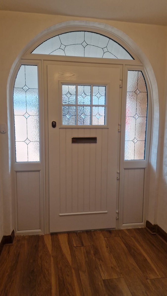 The door to a brand new week! 💫 This #compositedoor & sidelights were fitted to a lovely home in #SuttonColdfield. Range: Palladio | Collection: Dublin | Colour: Agate Grey | Glass: TG99 For a free quotation call 01562 60800 or message our page! @Palladio_Doors