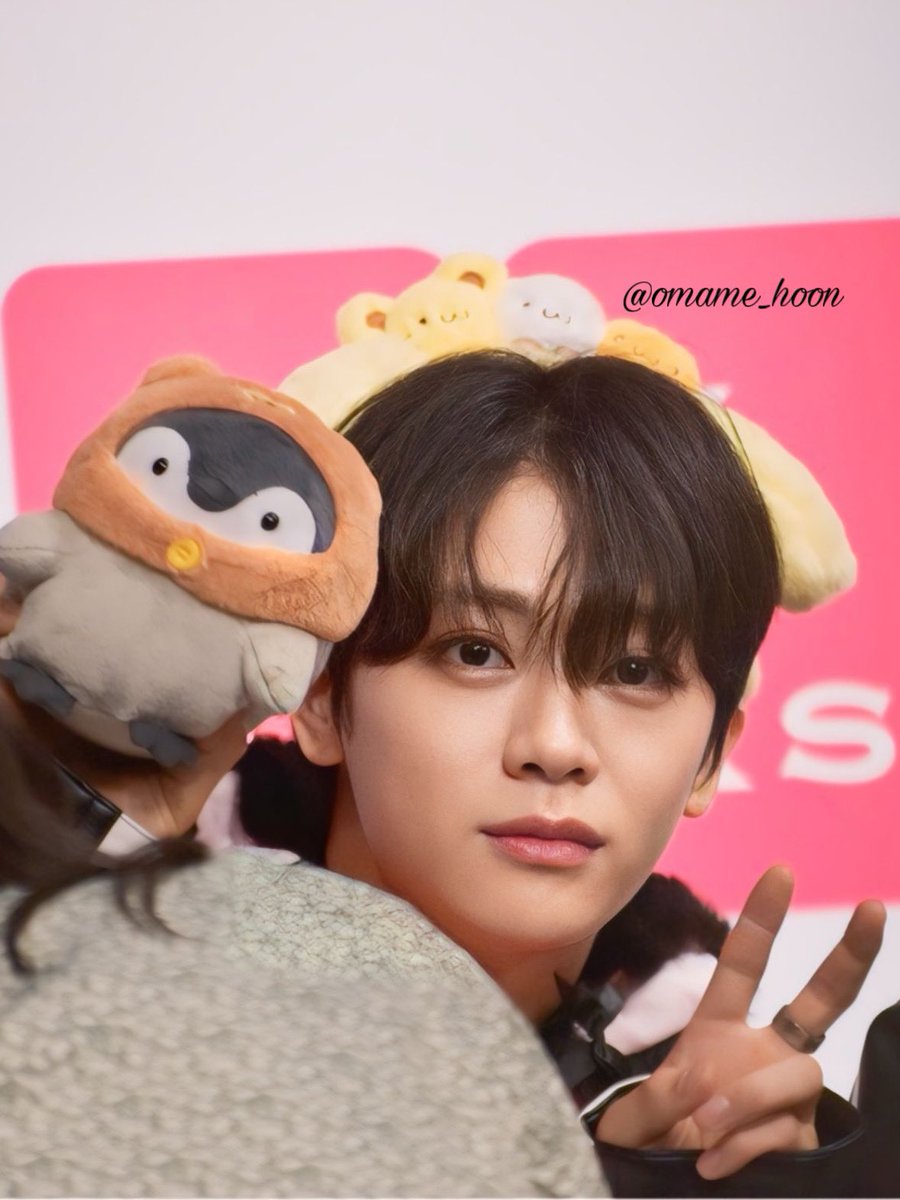 hello_yonn4's tweet photo. ひょっこりヨンフン。ぬいぐるみとカチューシャかわいい🐧♡
#ORβITサイン会
#ORβIT #오르빗
#YOUNGHOON #정영훈 #ヨンフン https://t.co/rJ2FycZLjv