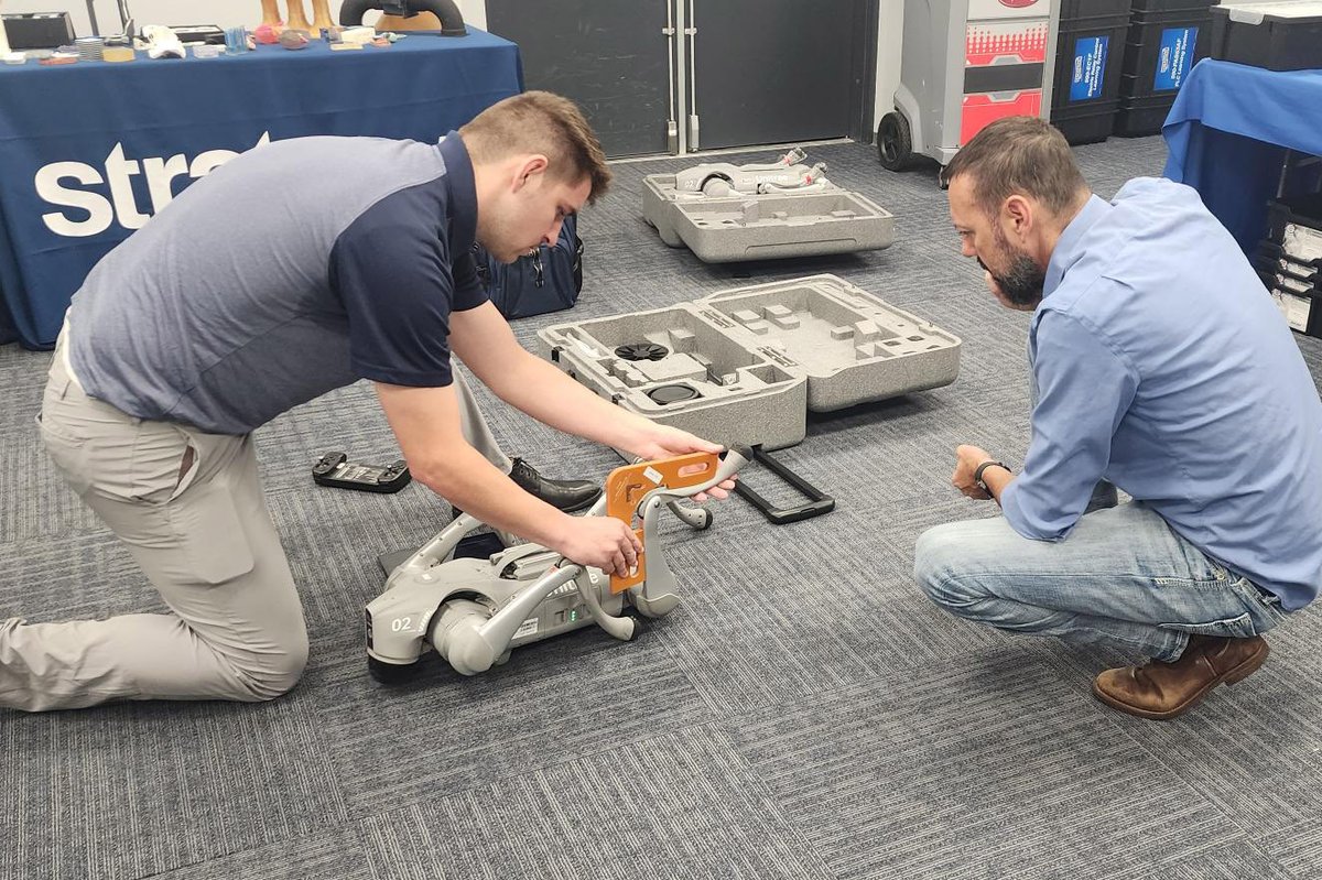 Tech_Labs's tweet image. Exciting times at our #TechLabsSolutionsCenter! Gavin from Stokes Education is here, showcasing the latest #STEMeducation solutions. Stay tuned for more updates and insights! #StokesRobotics #Robotics #Innovation
