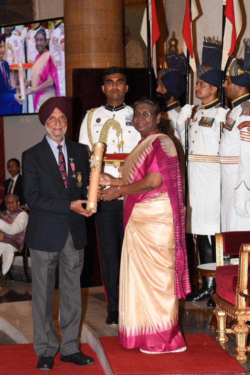 President Droupadi Murmu presents Padma Shri in the field of Sports to Shri Harbinder Singh. He is an international hockey coach. He is a gifted athlete having played in three Olympics. Apart from being a member of medal winning hockey team in Olympics and Asian Games, he had