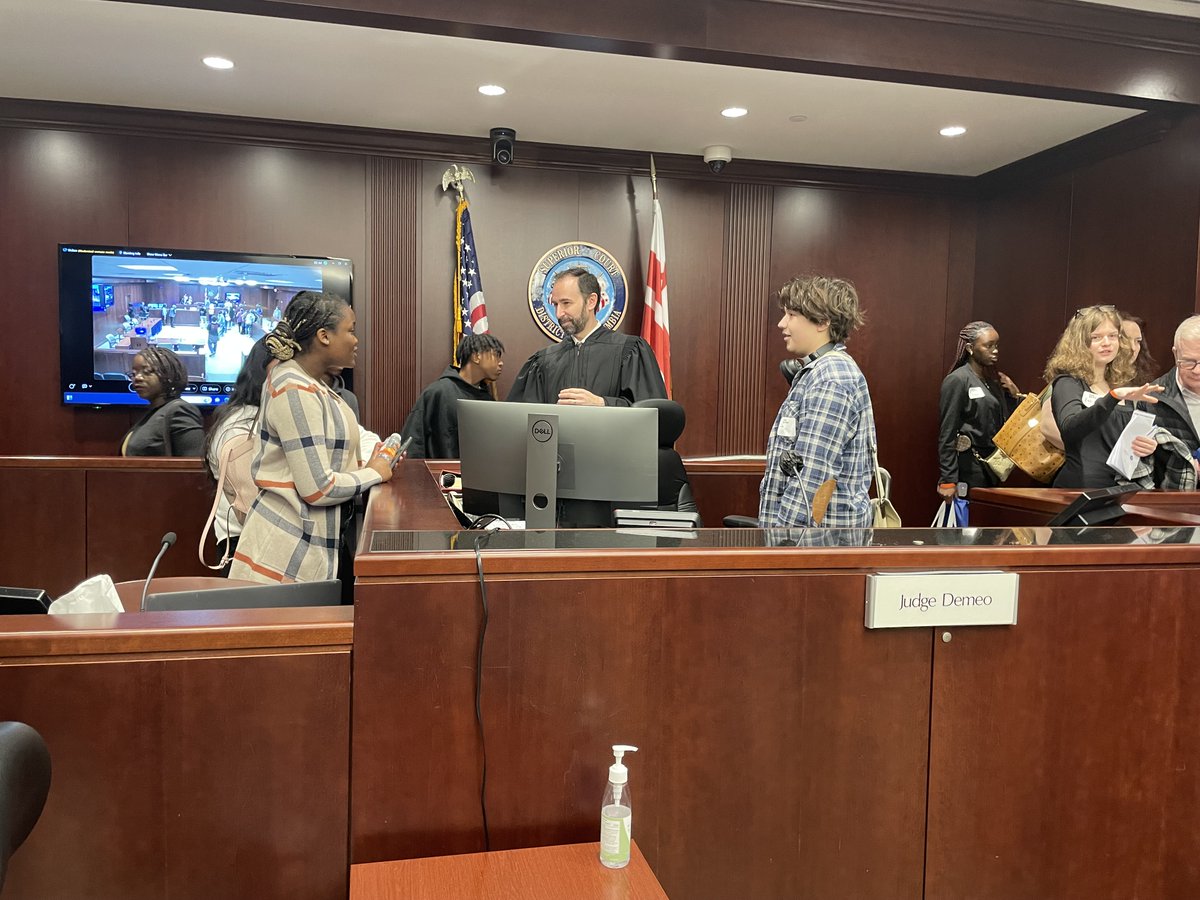 The latest #DC Courts Update is here! Read on ➡️bit.ly/3Ju5BuJ Middle schools visit Moultrie Courthouse, free civil mediation workshop, DC Courts careers and more! Want these updates in your inbox? Sign up here➡️ newsroom.dccourts.gov