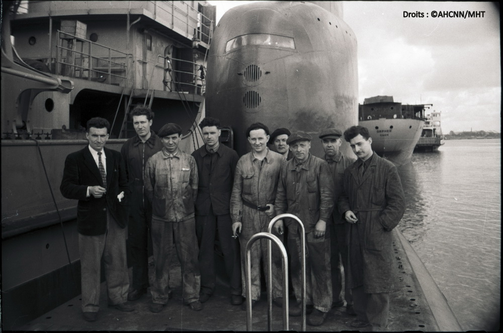 [DATE ANNIVERSAIRE]
Le 24 avril 1952, le sous-marins ANDROMEDE - construit au chantier Dubigeon - s'apprêtait à partir en essais. À bord,  'l'équipe essais' prend la pose !
+ d'images 👉 icono.maison-hommes-techniques.fr
Droits : ©AHCNN/MHT
#Nantes  #sousmarin #Patrimoine  #anniversary