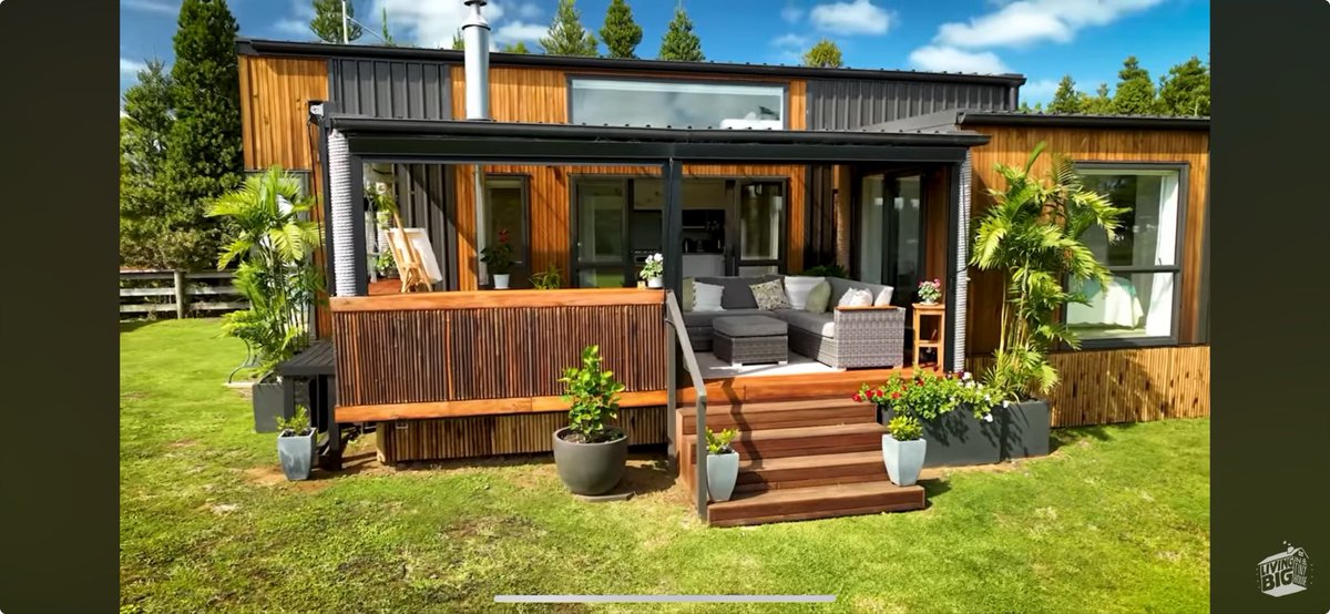 Tasmania, #Australia-#Recyled 20ft high shipping containers transformed into incredible modern #retirement home with breathtaking views: it generates its own electricity for a big savings 💵tinyurl.com/43cju2dc #architecture #ecofriendly #OffTheGrid #environment #EarthDay2024