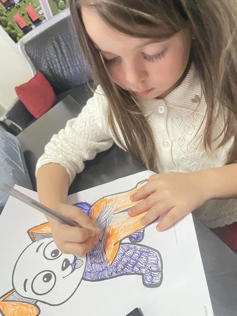 aysnkcl's tweet photo. Çok komik oldu dediğim resme, komik olmasını istemiyorum çok güzel olmasını istiyorum! Diye tepki veren kızım🙈 https://t.co/f5JPFtItxQ