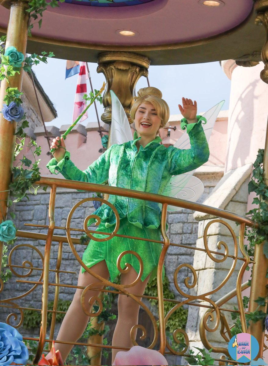 Une invitée spéciale aujourd'hui sur la Disney Star's on Parade ! Fée Clochette !✨️😍