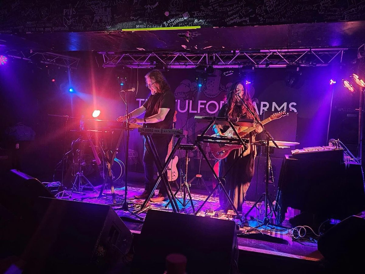 This tour is getting more and more fun with every mile. Last night was just fantastic at the legendary @fulfordarmsyork . No wonder it’s such an iconic venue, the atmosphere is perfect like you know the place has been soaked in music for years. Loved it 🖤💜