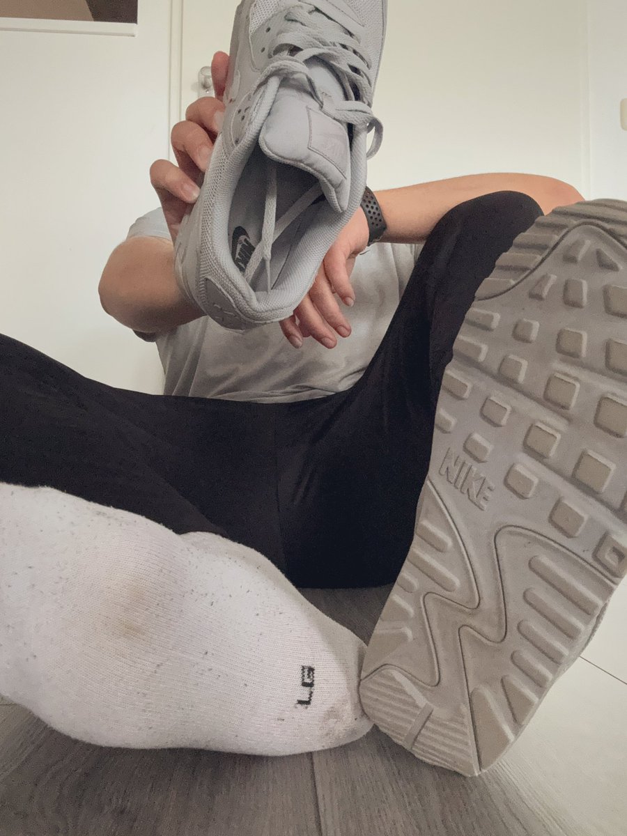 MasterNikey's tweet photo. It’s been a while since I posted! But here you go! 😈 Wanna play?

#sneakermaster #sneakerslave #obediance #gayslave #trampling #lickmysneakers #dominantman #mastersandslaves #dominance #sneakerplay #gaysm https://t.co/B3sZyq67IL
