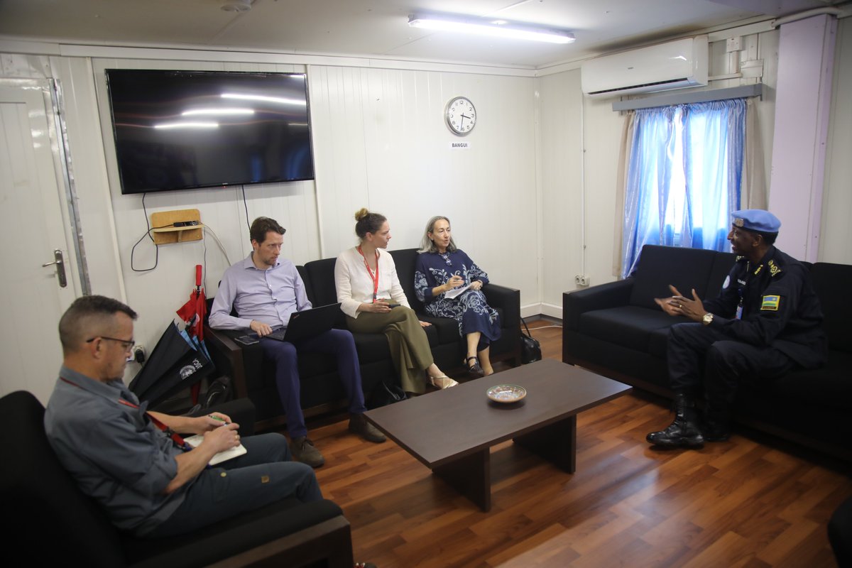 Today, 04/22, the Head @UNPOL #MINUSCA received the Director of @UNMAS-#RCA in his office in Bangui for a courtesy visit. They discussed the collaboration and future actions of their entities.