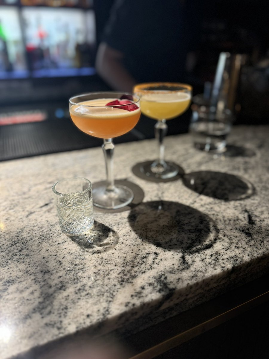 iKyle2017's tweet photo. Pre dinner cocktails 🍸 be rude not too! #MBER https://t.co/61fvTsHuzU