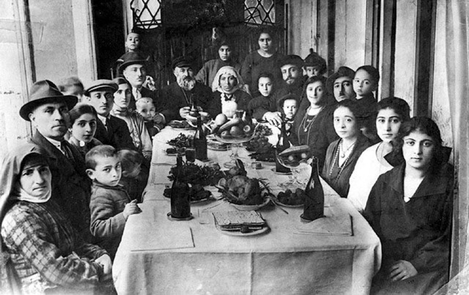 Happy Passover from Tbilisi, 1924! לְשָׁנָה הַבָּאָה בְּנֵי חוֹרִין. [(May we be) free people next year.]
