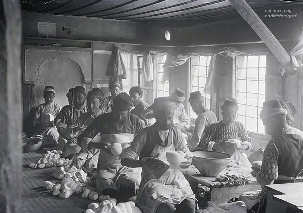 Lüle Taşı oymacılığı yapanlar olabilir mi?
Muhtemelen 1903 yılında Eskişehir'de çekilmiş bir fotoğraf karesi