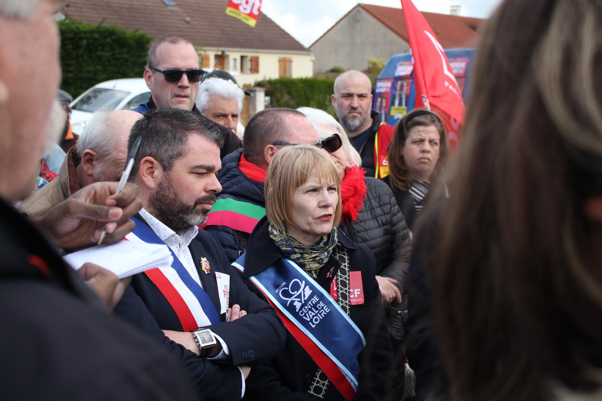 PCFLoiret's tweet photo. 150 personnes présentes aujourd'hui pour soutenir les salariés de Duralex.

Nous ferons tout pour que la verrerie Duralex vive ✊ ! https://t.co/Lr8KPtas2R
